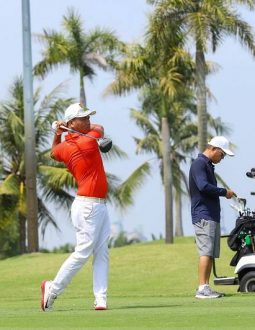 Luyện tập đánh golf thường xuyên là cách nhanh nhất để nâng trình độ