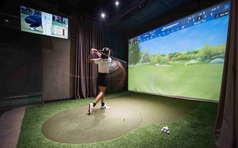 Tập đánh golf trong phòng 3D giúp golfer nhận thông số cú đánh ngay lập tức