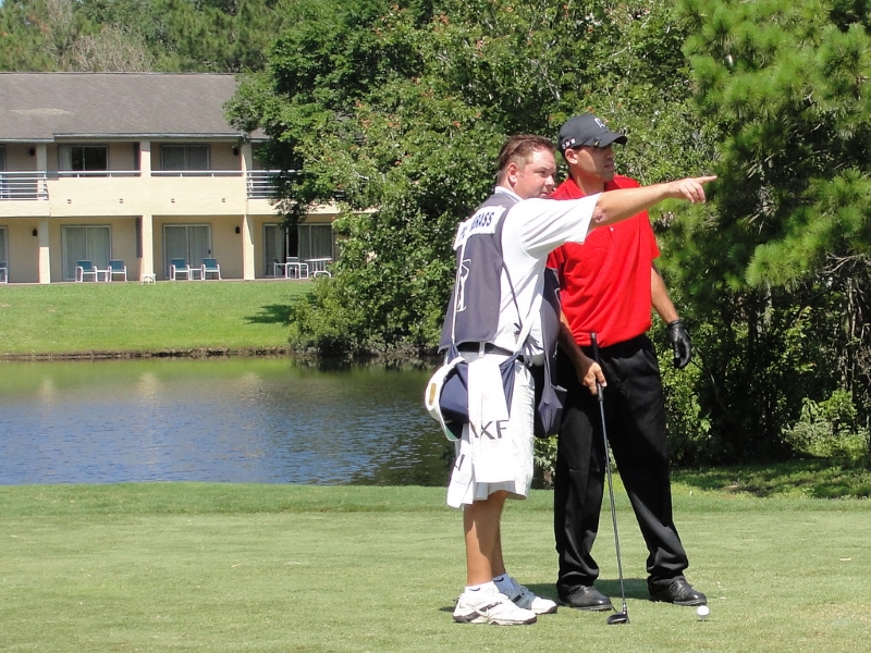 Golfer không được nhận bất kỳ lời khuyên nào từ người không phải thanh viên nhóm