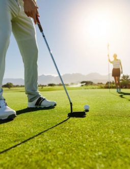 Golfer cũng cần nắm rõ các thuật ngữ như vùng green, fairway, tee-time,...