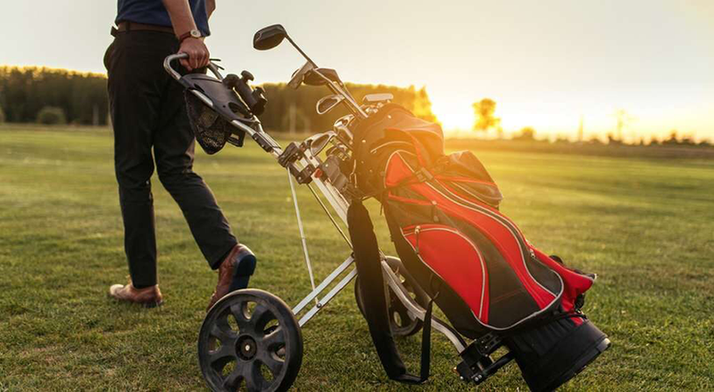 Golfer nên chọn loại xe buggy phù hợp với thể lực và kích thước bộ gậy