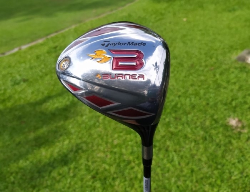 Driver TaylorMade Burner có vị trí trọng tâm thấp giúp phóng bóng tốt hơn