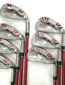 Adam Staelin (HDC 11) hài lòng với khoảng cách mà gậy sắt TaylorMade Bunner mang lại